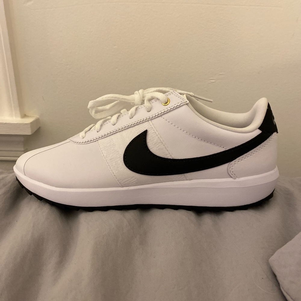 BRAND NEW NEVER WORN Women’s Nike Golf Shoes